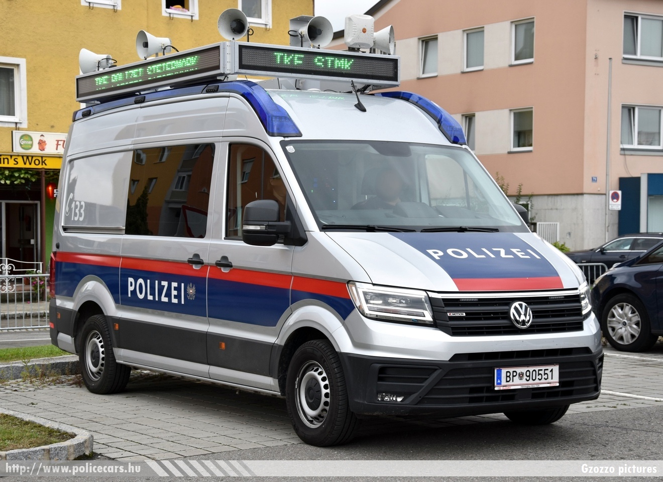 Volkswagen Crafter, fotó: Gzozzo pictures
Keywords: osztrák Ausztria rendőr rendőrautó rendőrség police policecar Austria austrian