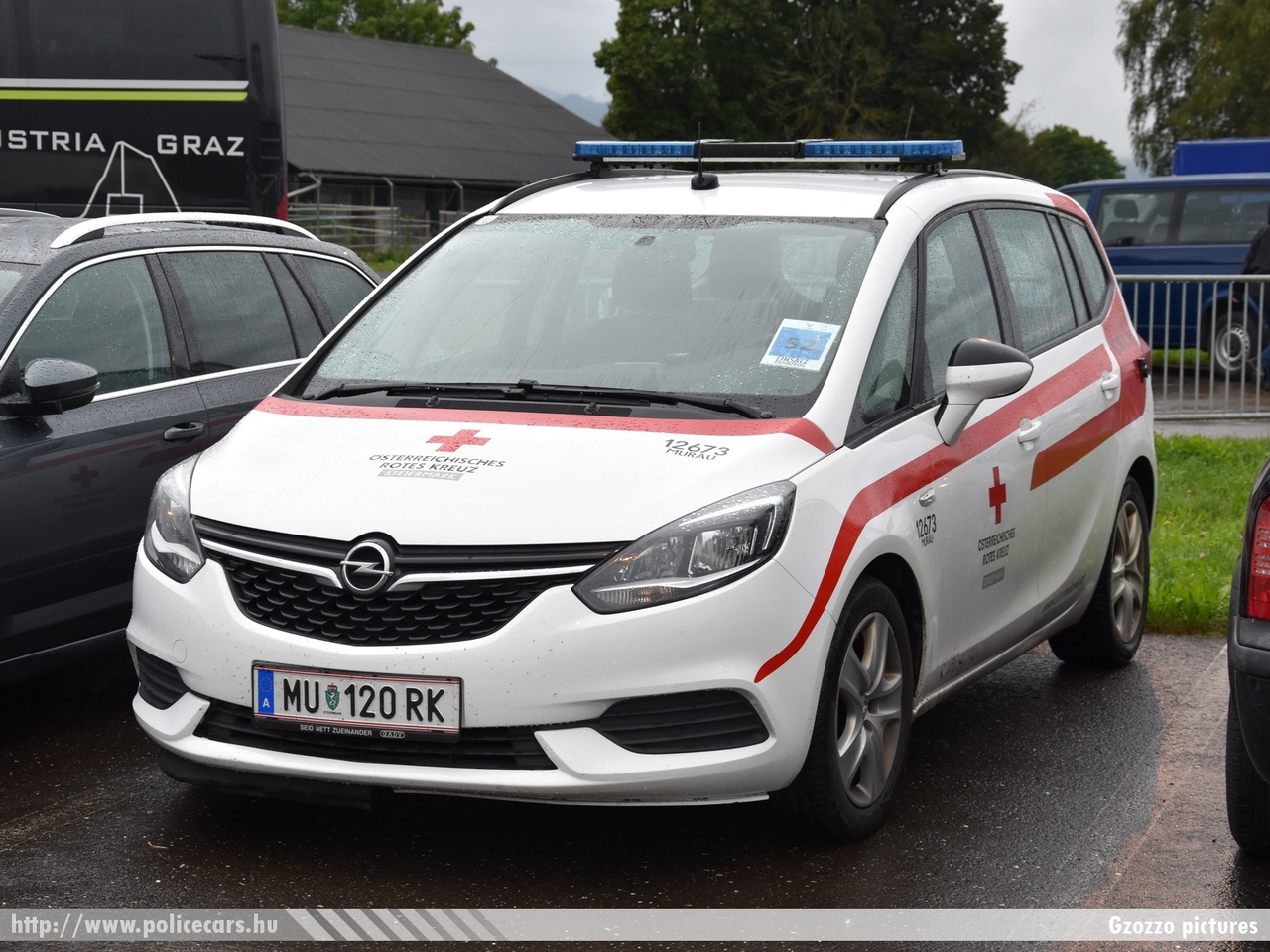Opel Zafira, Österreichisches Rotes Kreuz, fotó: Gzozzo pictures
Keywords: osztrák Ausztria mentő mentőautó ambulance austrian Austria