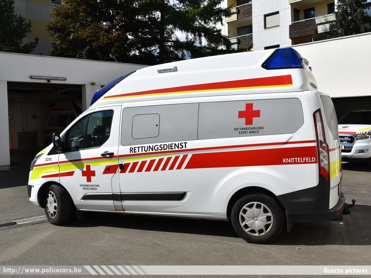 Ford Transit, Österreichisches Rotes Kreuz, fotó: Gzozzo pictures
Keywords: osztrák Ausztria mentő mentőautó ambulance austrian Austria