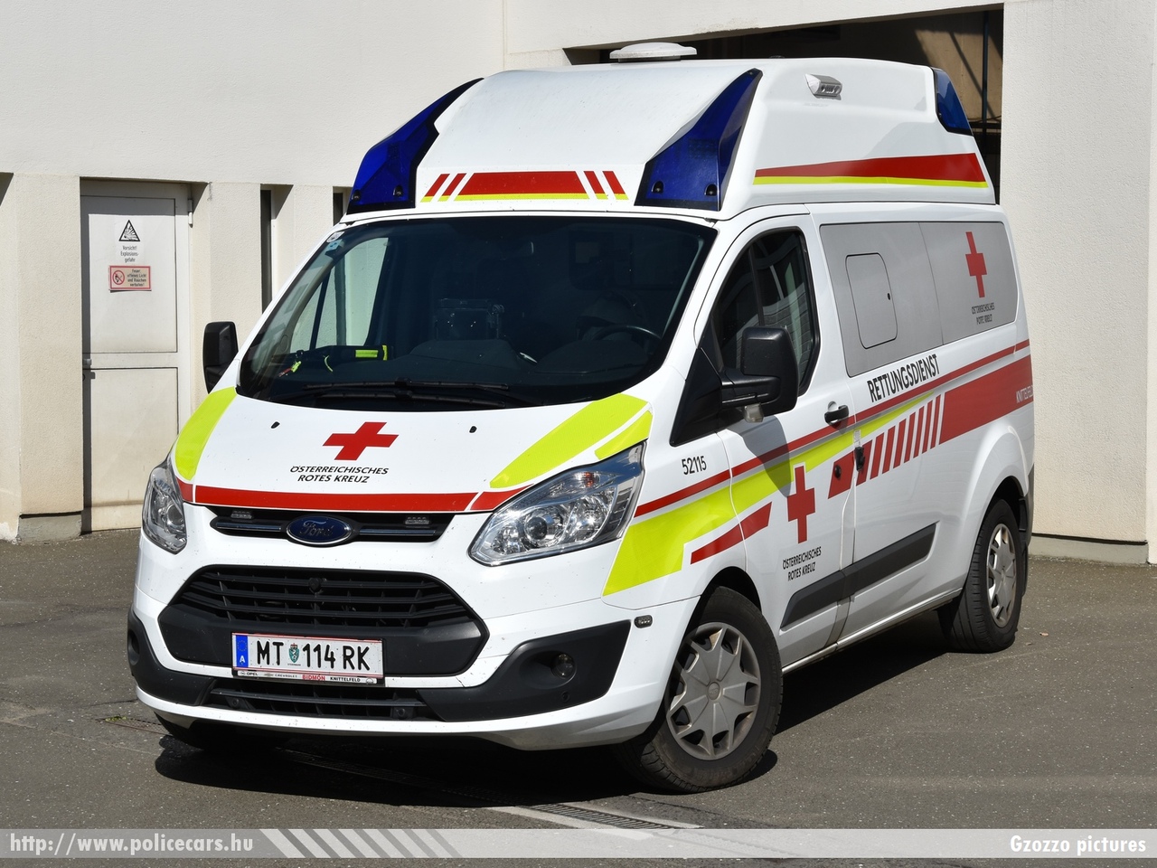 Ford Transit, Österreichisches Rotes Kreuz, fotó: Gzozzo pictures
Keywords: osztrák Ausztria mentő mentőautó ambulance austrian Austria