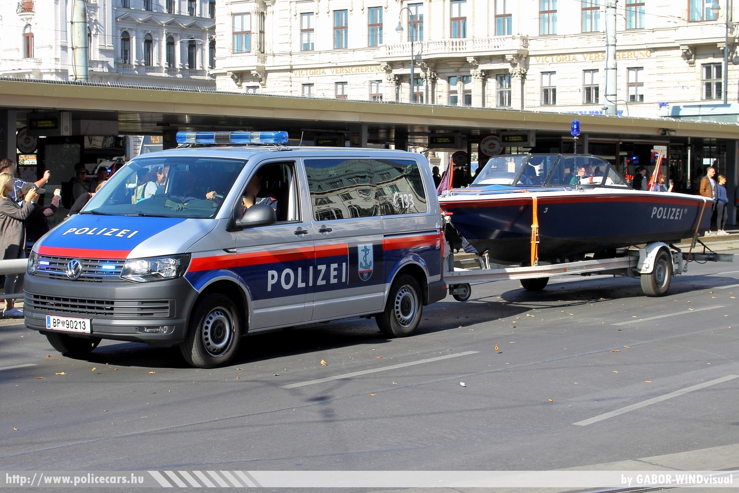 Volkswagen Transporter T6, fotó: GABOR-WINDvisual
Keywords: osztrák Ausztria rendőr rendőrautó rendőrség police policecar Austria austrian