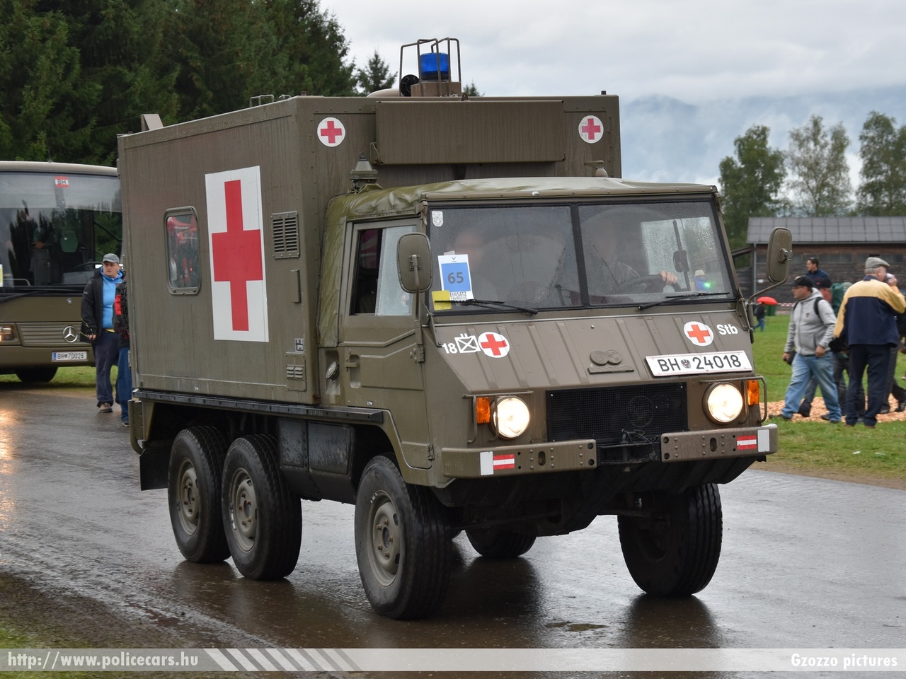 Pinzgauer, fotó: Gzozzo pictures
Keywords: osztrák Ausztria Austria austrian mentő mentőautó ambulance katonai military
