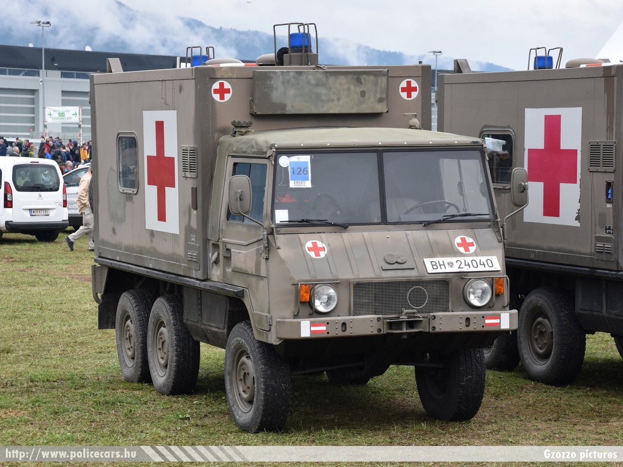 Pinzgauer, fotó: Gzozzo pictures
Keywords: osztrák Ausztria Austria austrian mentő mentőautó ambulance katonai military