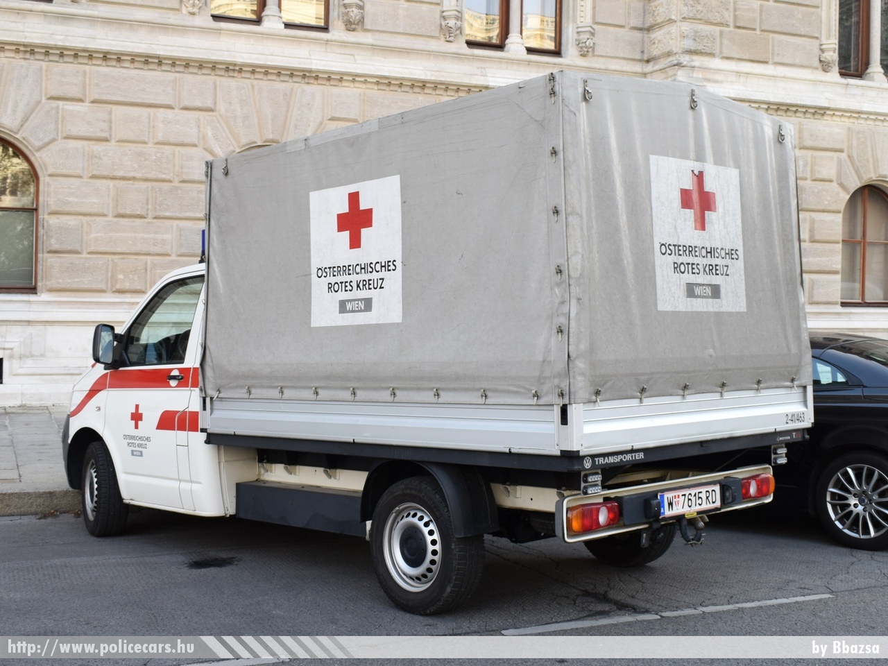 Volkswagen Transporter T5, fotó: Bbazsa
Keywords: osztrák Ausztria mentő mentőautó ambulance austrian Austria