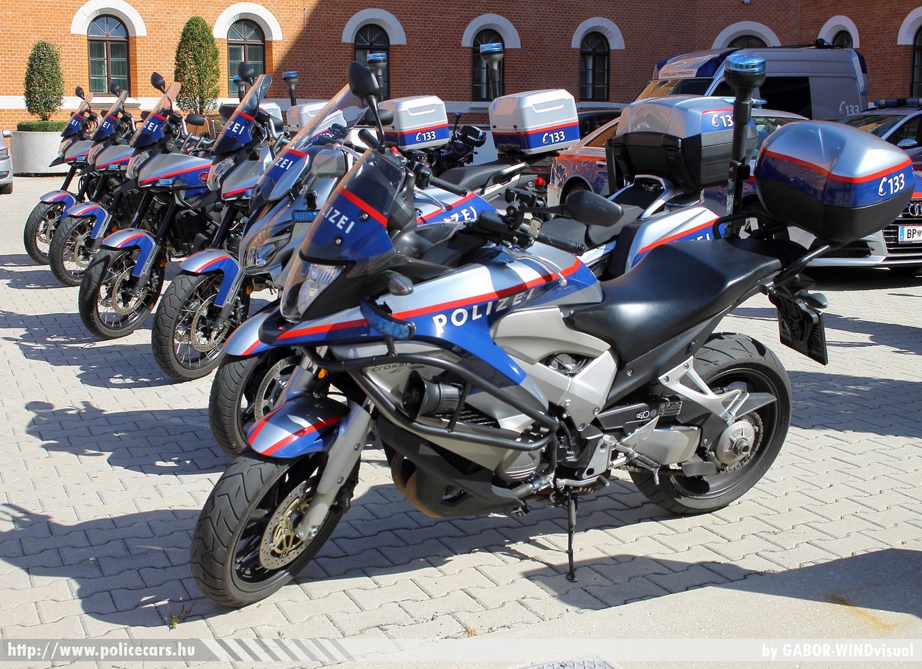 Honda, fotó: GABOR-WINDvisual
Keywords: osztrák Ausztria rendőr rendőrmotor rendőrség police policebike Austria austrian