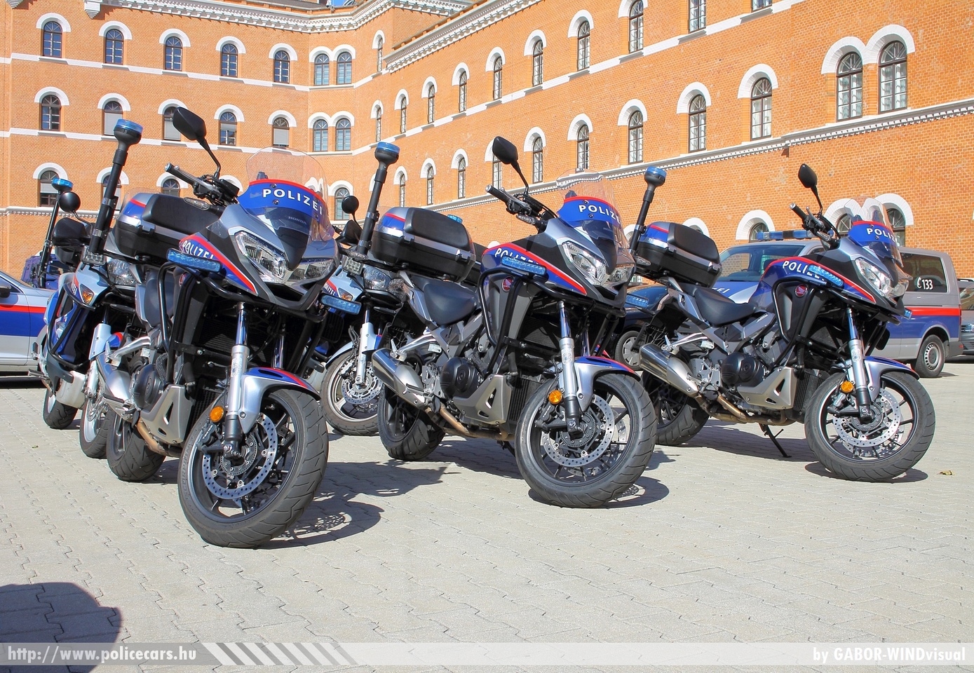 Honda, fotó: GABOR-WINDvisual
Keywords: osztrák Ausztria rendőr rendőrmotor rendőrség police policebike Austria austrian