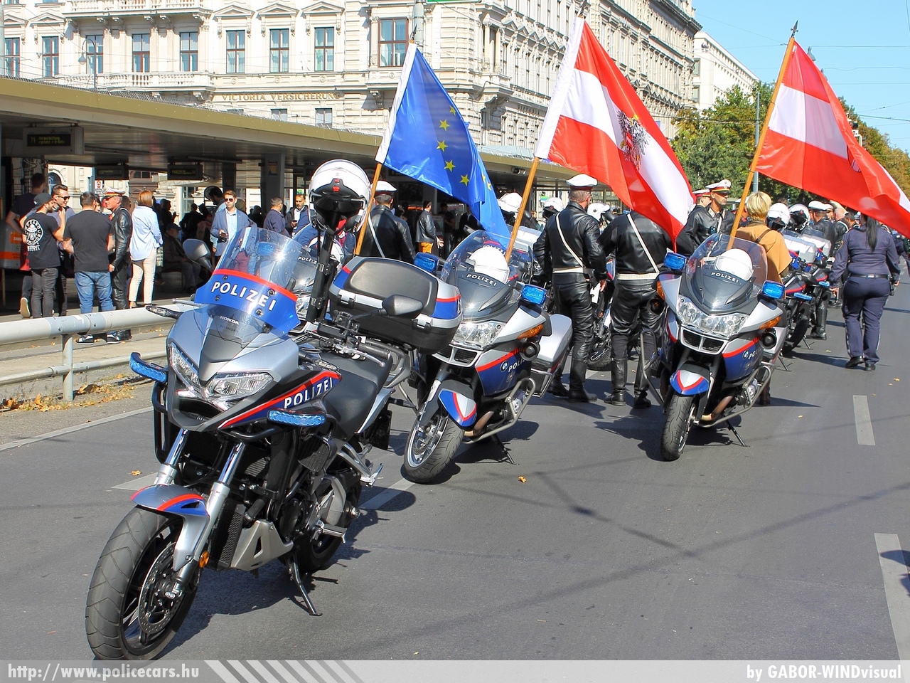 Honda, BMW, fotó: GABOR-WINDvisual
Keywords: osztrák Ausztria rendőr rendőrmotor rendőrség police policebike Austria austrian