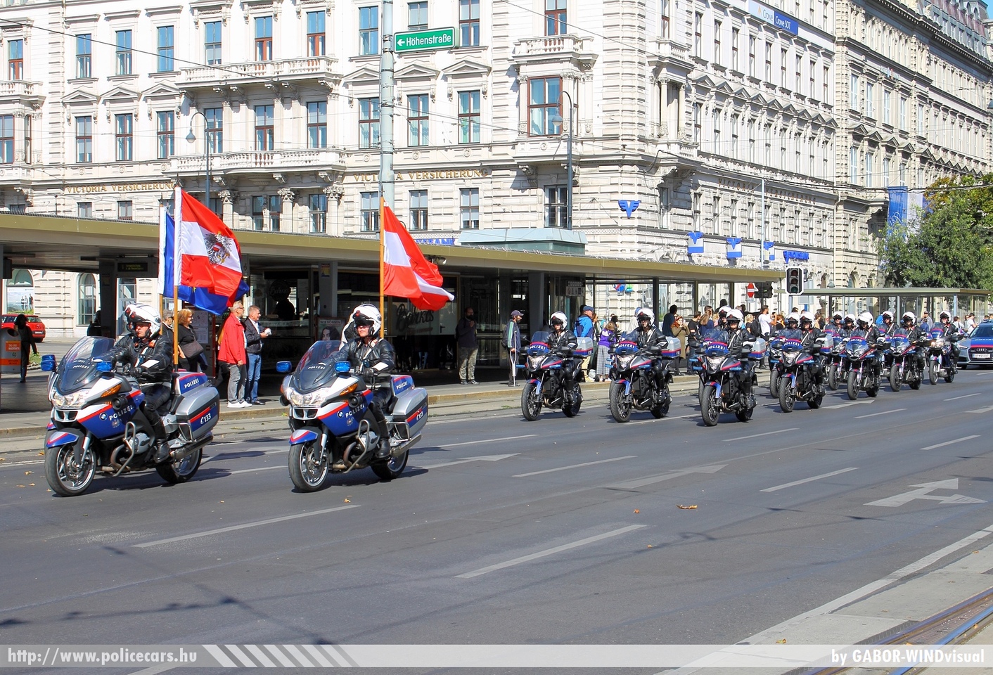 Honda, BMW, fotó: GABOR-WINDvisual
Keywords: osztrák Ausztria rendőr rendőrmotor rendőrség police policebike Austria austrian