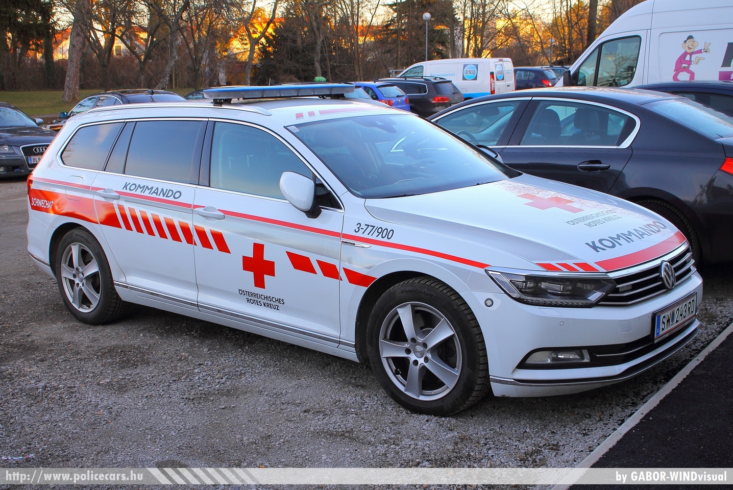 Volkswagen Passat Variant B8, Österreichisches Rotes Kreuz, fotó: GABOR-WINDvisual
Keywords: osztrák Ausztria mentő mentőautó ambulance austrian Austria