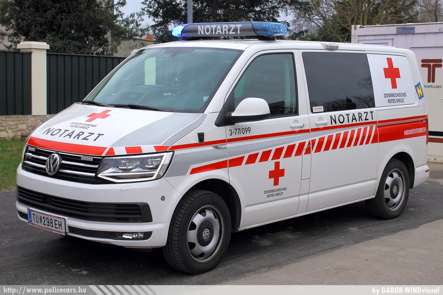 Volkswagen Transporter T6, Österreichisches Rotes Kreuz, fotó: GABOR-WINDvisual
Keywords: osztrák Ausztria mentő mentőautó ambulance austrian Austria