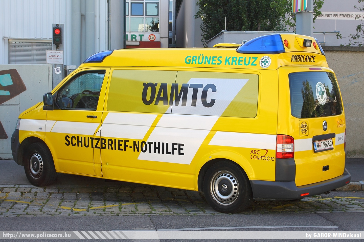 Volkswagen Transporter T5, Grünes Kreuz, fotó: GABOR-WINDvisual
Keywords: osztrák Ausztria mentő mentőautó ambulance austrian Austria