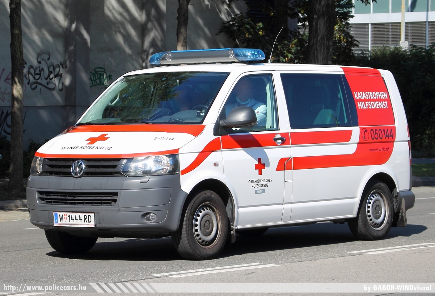 Volkswagen Transporter T5, Österreichisches Rotes Kreuz, fotó: GABOR-WINDvisual
Keywords: osztrák Ausztria mentő mentőautó ambulance austrian Austria