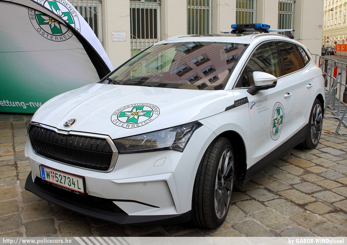 Skoda Enyaq, hegyimentõk, fotó: GABOR- WINDvisual
Keywords: osztrák Ausztria Austria austrian ambulance mentő mentőautó hegyimentő
