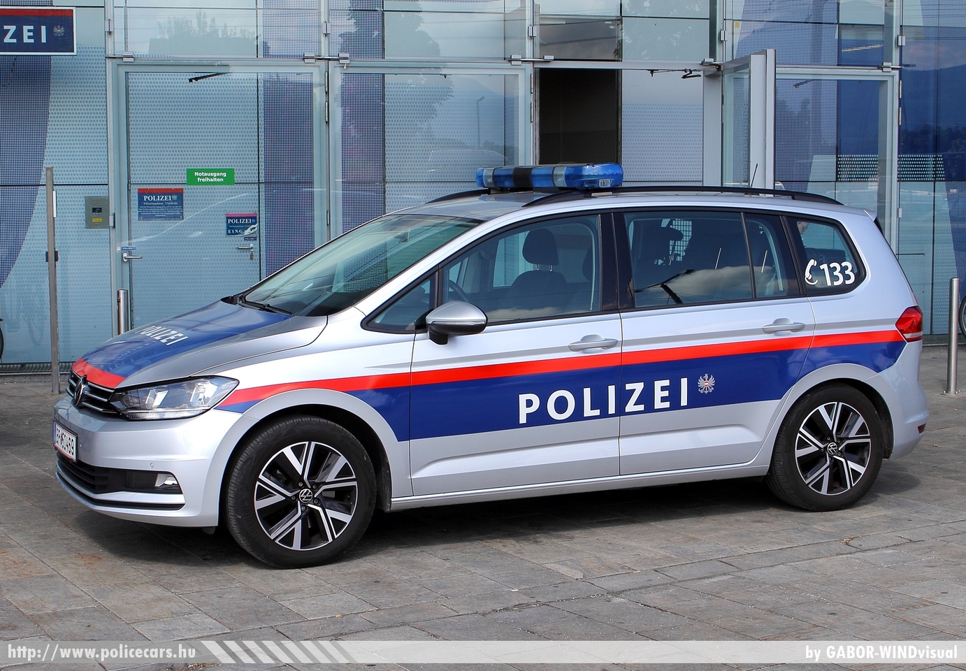 Volkswagen Touran, fotó: GABOR-WINDvisual
Keywords: osztrák Ausztria rendőr rendőrautó rendőrség police policecar Austria austrian