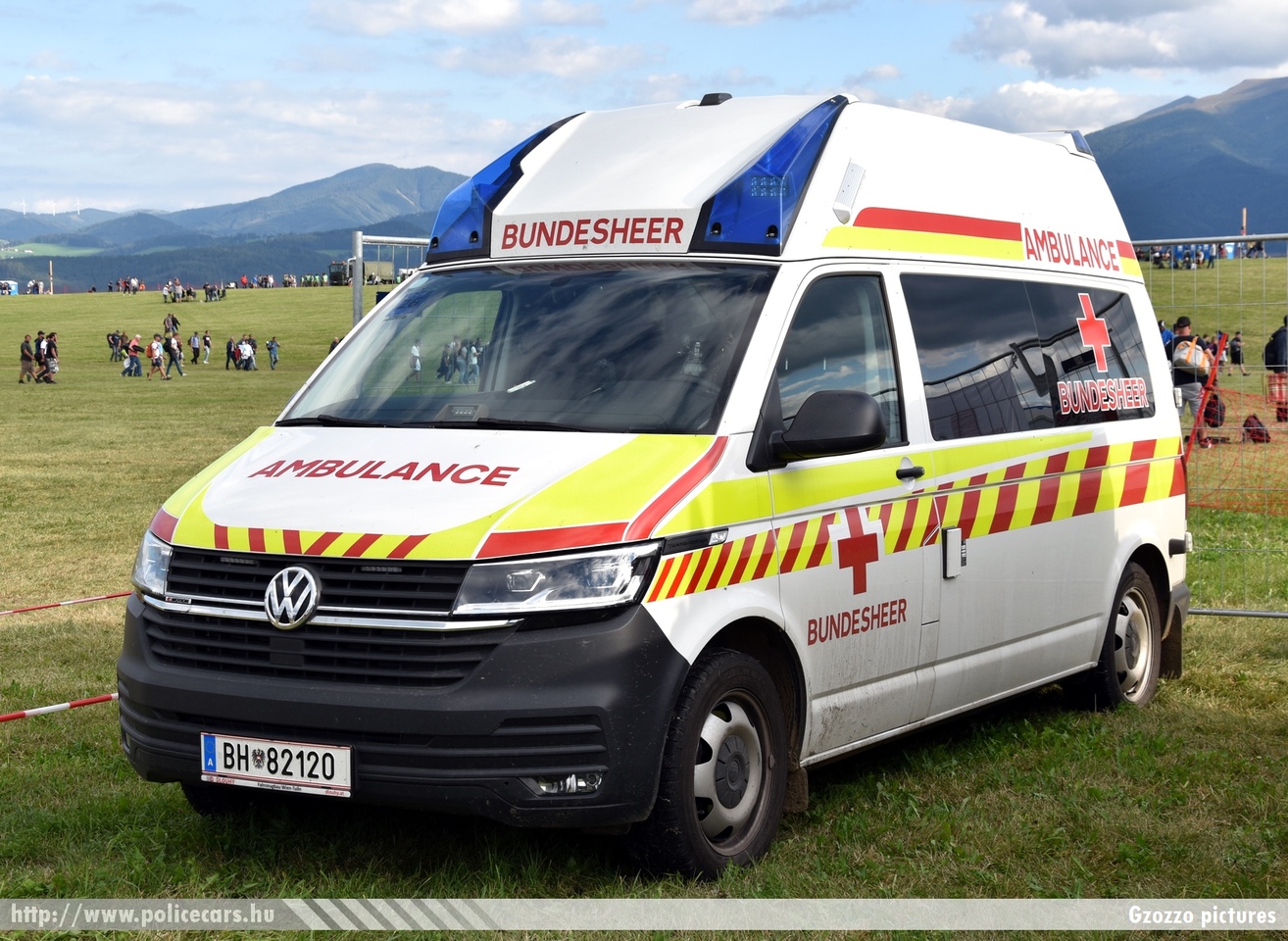 Volkswagen Transporter T6, fotó: Gzozzo pictures
Keywords: osztrák Ausztria Austria austrian mentő mentőautó ambulance katonai military