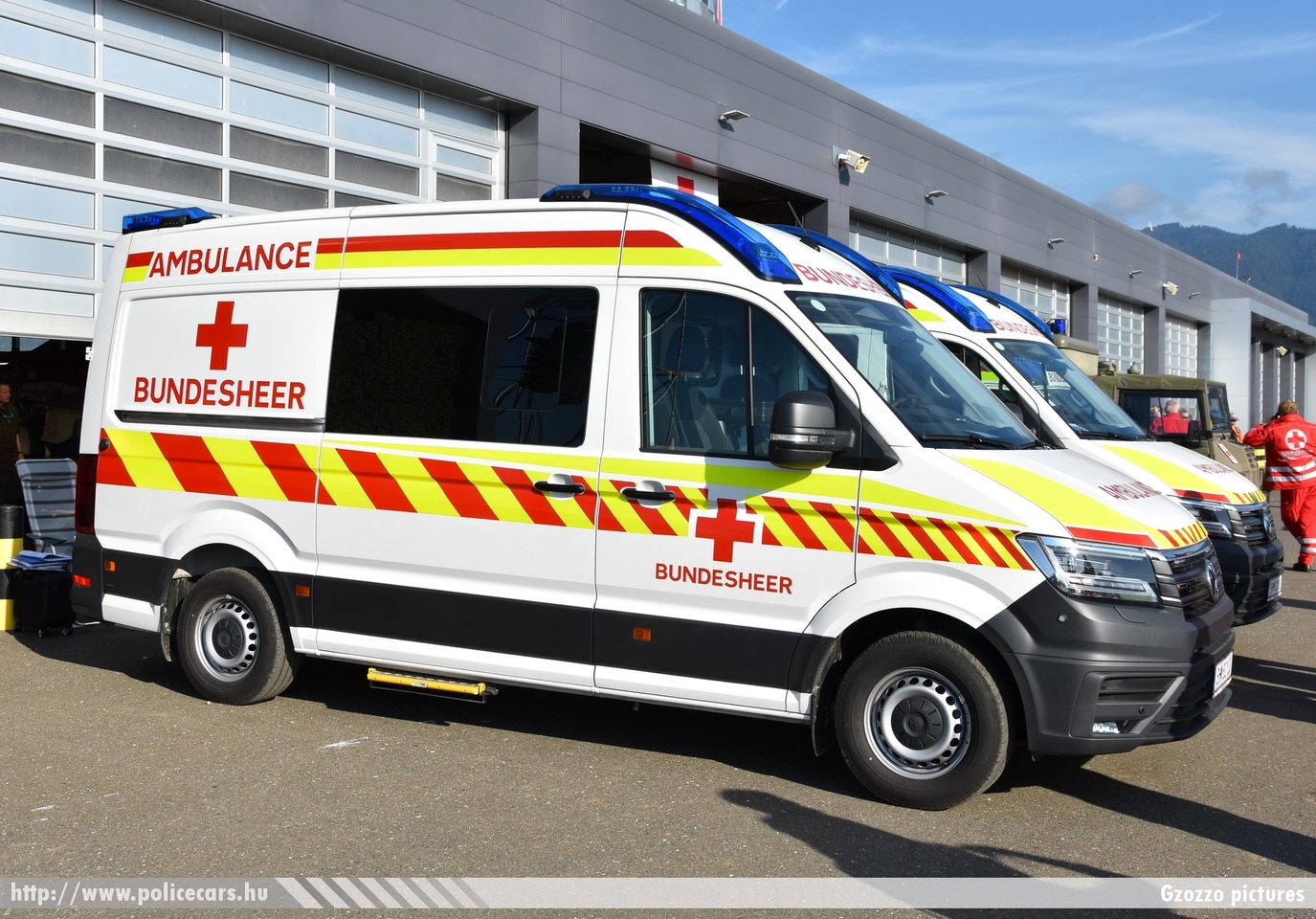Volkswagen Crafter, fotó: Gzozzo pictures
Keywords: osztrák Ausztria Austria austrian mentő mentőautó ambulance katonai military