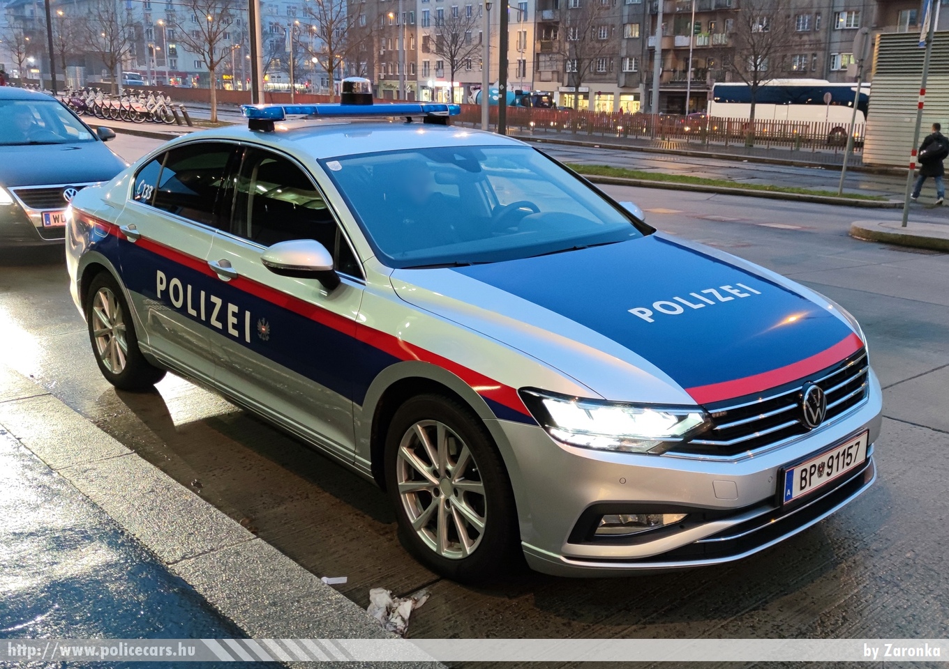 Volkswagen Passat, fotó: Zaronka
Keywords: osztrák Ausztria rendőr rendőrautó rendőrség police policecar Austria austrian