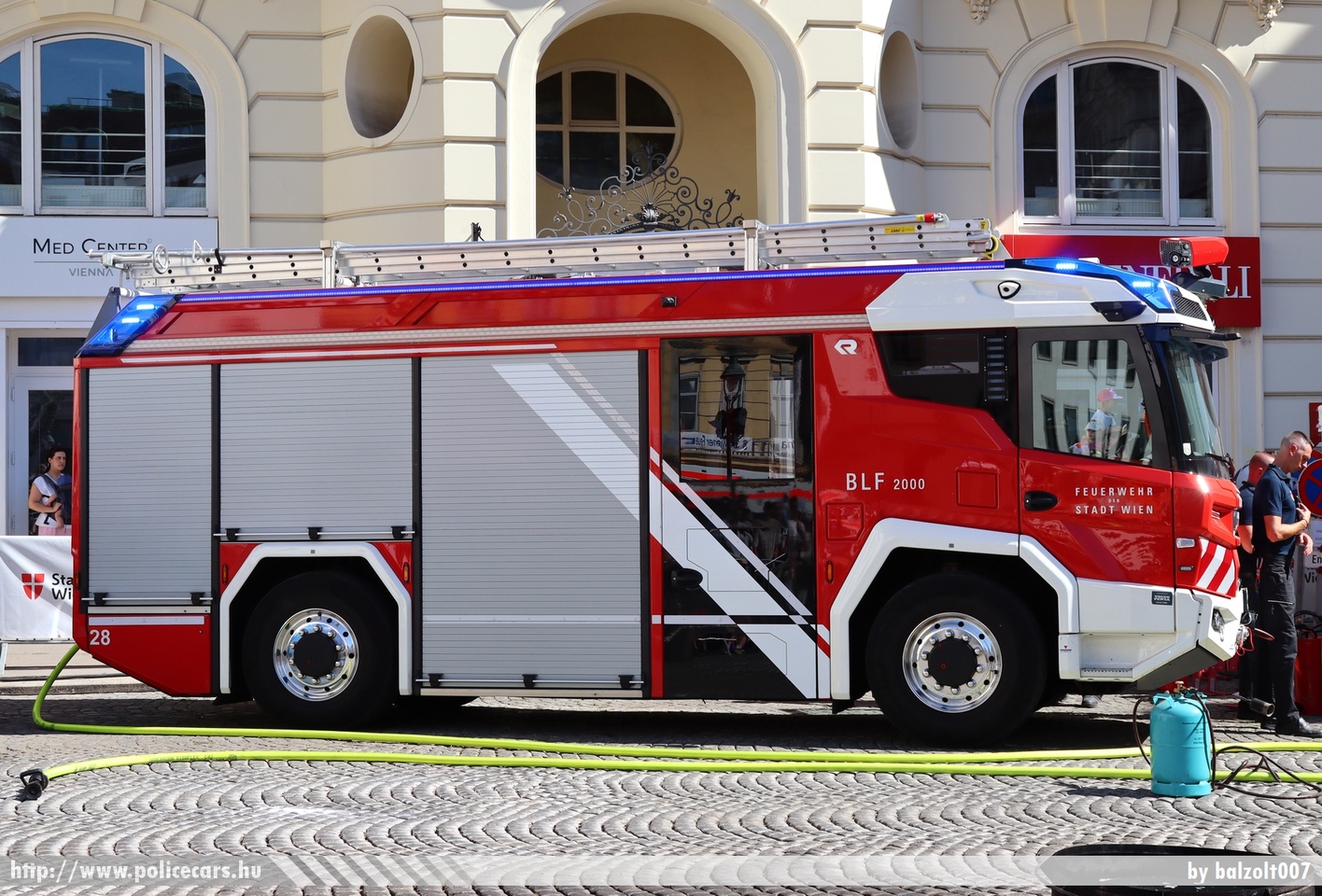 Rosenbauer RT 4x4 Basic, Berufsfeuerwehr Wien, fotó: balzolt007
Keywords: osztrák Ausztria tûzoltó tûzoltóautó tûzoltóság fire firetruck Austria