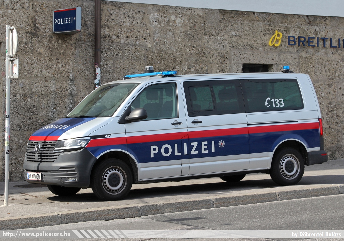 Volkswagen Transporter T6, fotó: Döbrentei Balázs
Keywords: osztrák Ausztria rendőr rendőrautó rendőrség police policecar Austria austrian