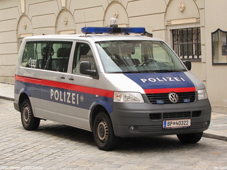 Volkswagen Transporter T5, fotó: Gabi
Keywords: Ausztria osztrák rendőr rendőrautó rendőrség police policecar Austria