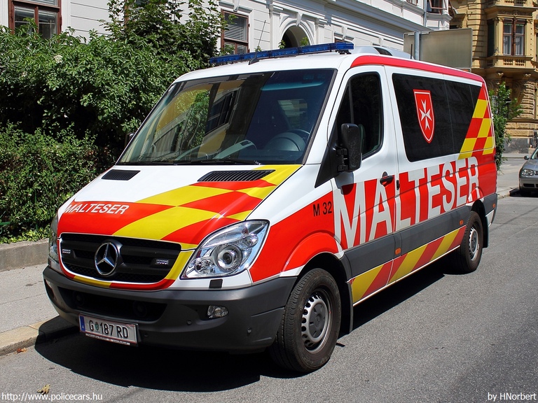 Mercedes-Benz Sprinter II, fotó: HNorbert
Keywords: osztrák Ausztria mentő mentőautó G187RD