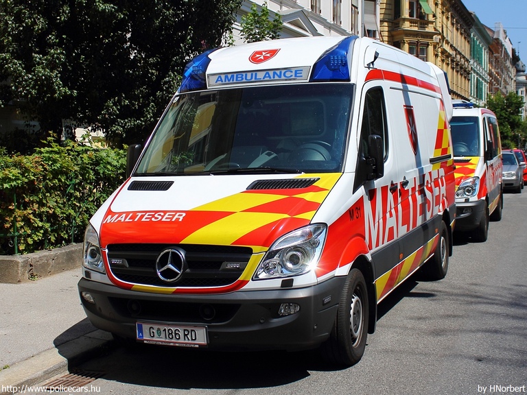Mercedes-Benz Sprinter II, fotó: HNorbert
Keywords: osztrák Ausztria mentő mentőautó G186RD
