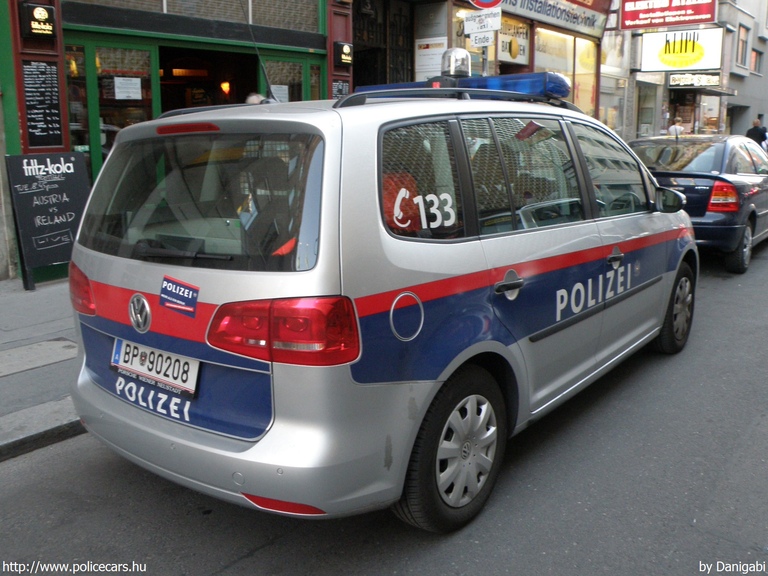Volkswagen Touran, fotó: Danigabi
Keywords: osztrák Ausztria rendőr rendőrautó rendőrség BP90208 police policecar Austria