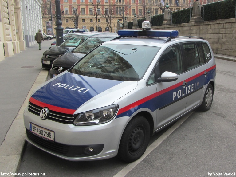 Volkswagen Touran, fotó: Vojta Vavro¹
Keywords: osztrák Ausztria rendőr rendőrautó rendőrség police policecar Austria
