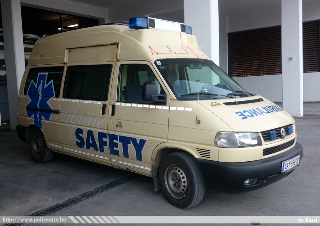 Volkswagen Transportert T4, fotó: Bazsi
Keywords: osztrák Ausztria mentő mentőautó austrian Austria ambulance LA-659CB
