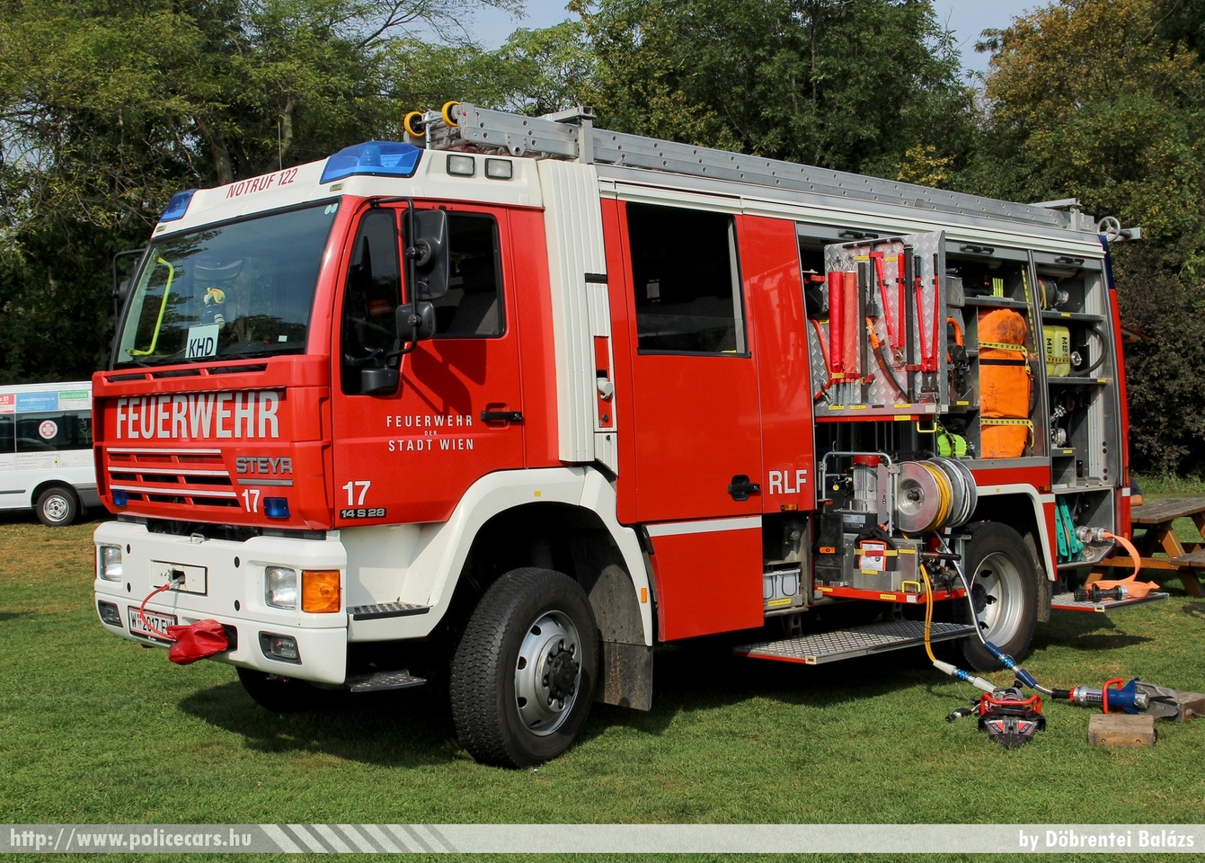 Steyr Rosenbauer, Bécs, fotó: Döbrentei Balázs
Keywords: Ausztria osztrák tûzoltó tûzoltóautó tûzoltóság fire firetruck austrian Austria
