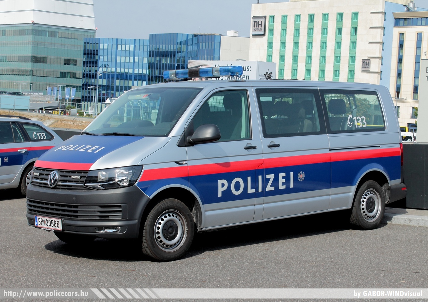 Volkswagen Transporter T6, fotó: GABOR-WINDvisual
Keywords: osztrák Ausztria rendőr rendőrautó rendőrség police policecar Austria austrian