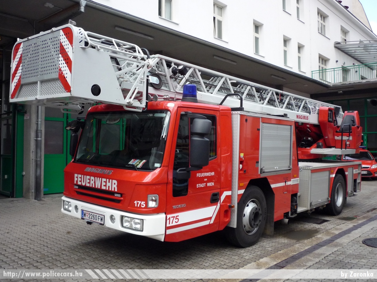Iveco Magirus FF160 E30, Bécs, fotó: Zaronka
Keywords: reptér Ausztria osztrák tûzoltó tûzoltóautó tûzoltóság fire firetruck austrian Austria