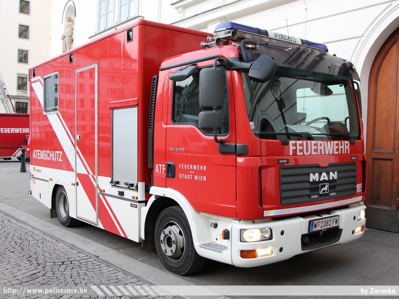 MAN TGL 8.210, Bécs, fotó: Zaronka
Keywords: osztrák Ausztria tûzoltó tûzoltóautó tûzoltóság Austria austrian fire firetruck W-2382FW