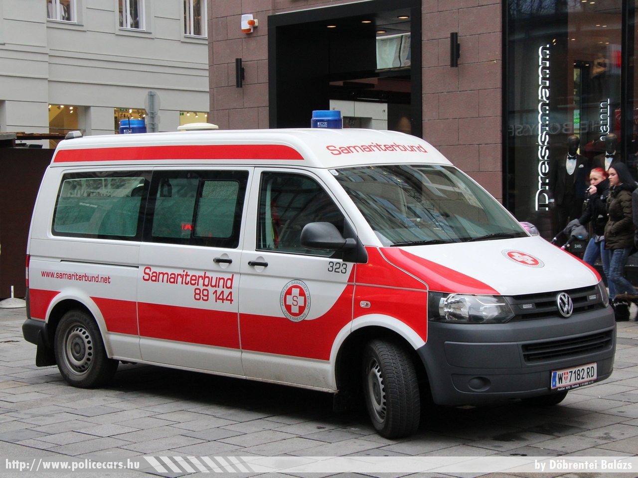 Volkswagen Transporter T5, ASB, fotó: Döbrentei Balázs
Keywords: osztrák Ausztria mentő mentőautó ambulance Austria austrian
