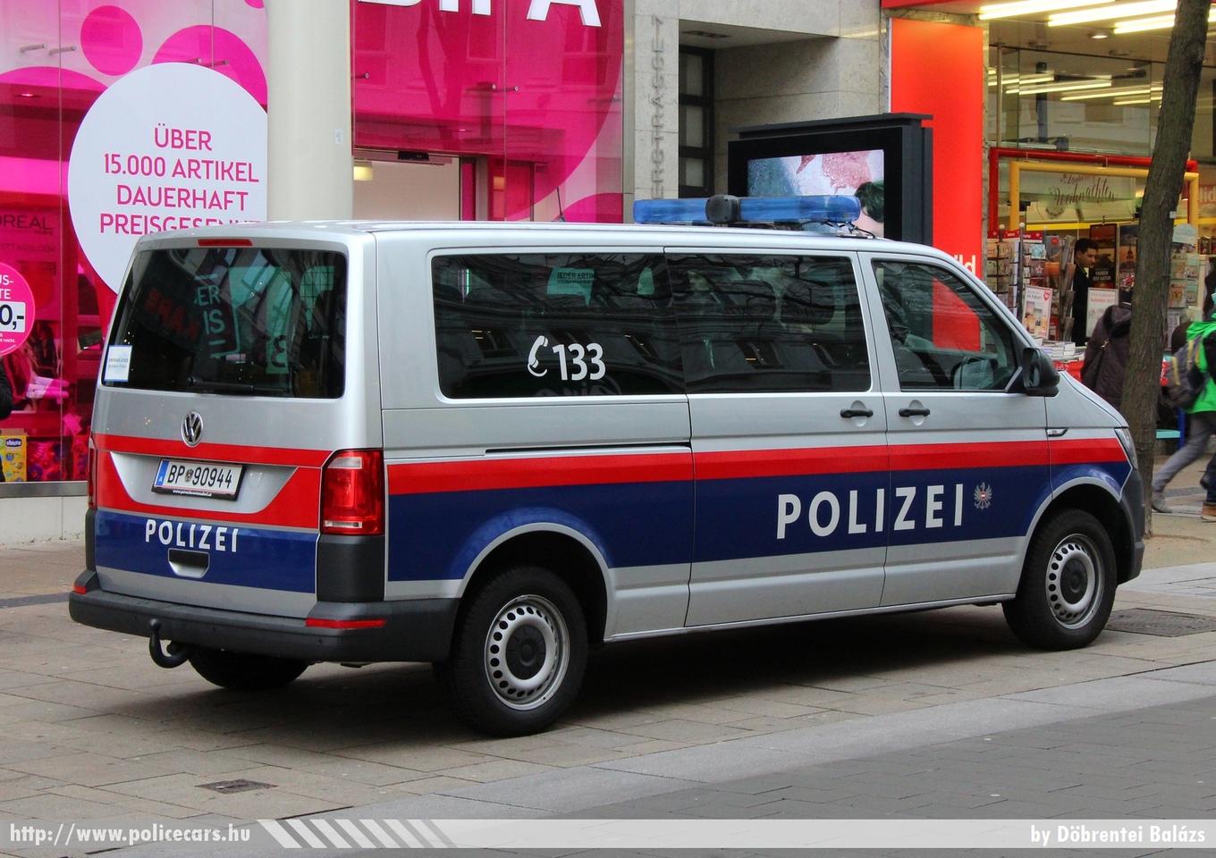 Volkswagen Transporter T6, fotó: Döbrentei Balázs
Keywords: osztrák Ausztria rendőr rendőrautó rendőrség police policecar Austria austrian