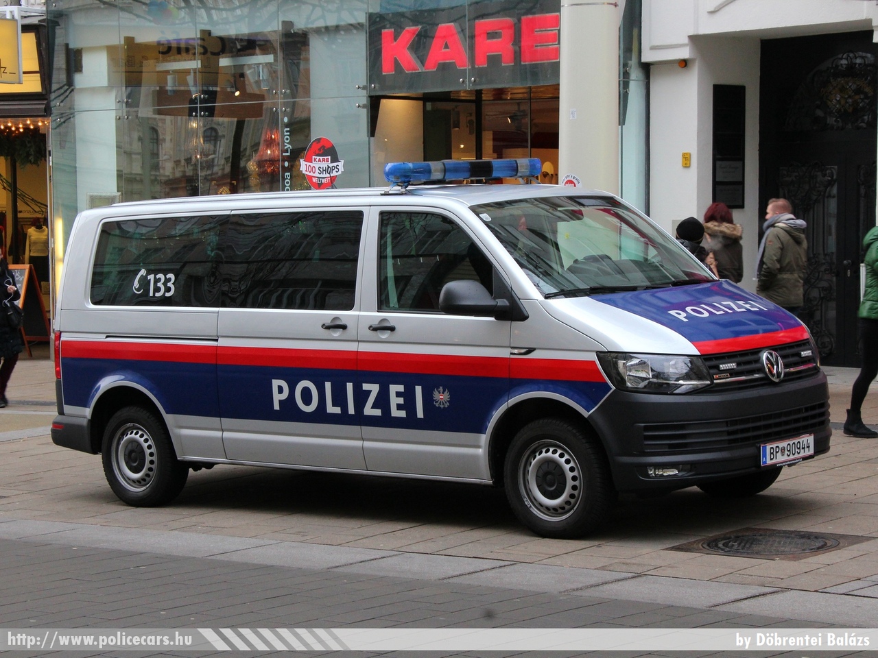 Volkswagen Transporter T6, fotó: Döbrentei Balázs
Keywords: osztrák Ausztria rendőr rendőrautó rendőrség police policecar Austria austrian
