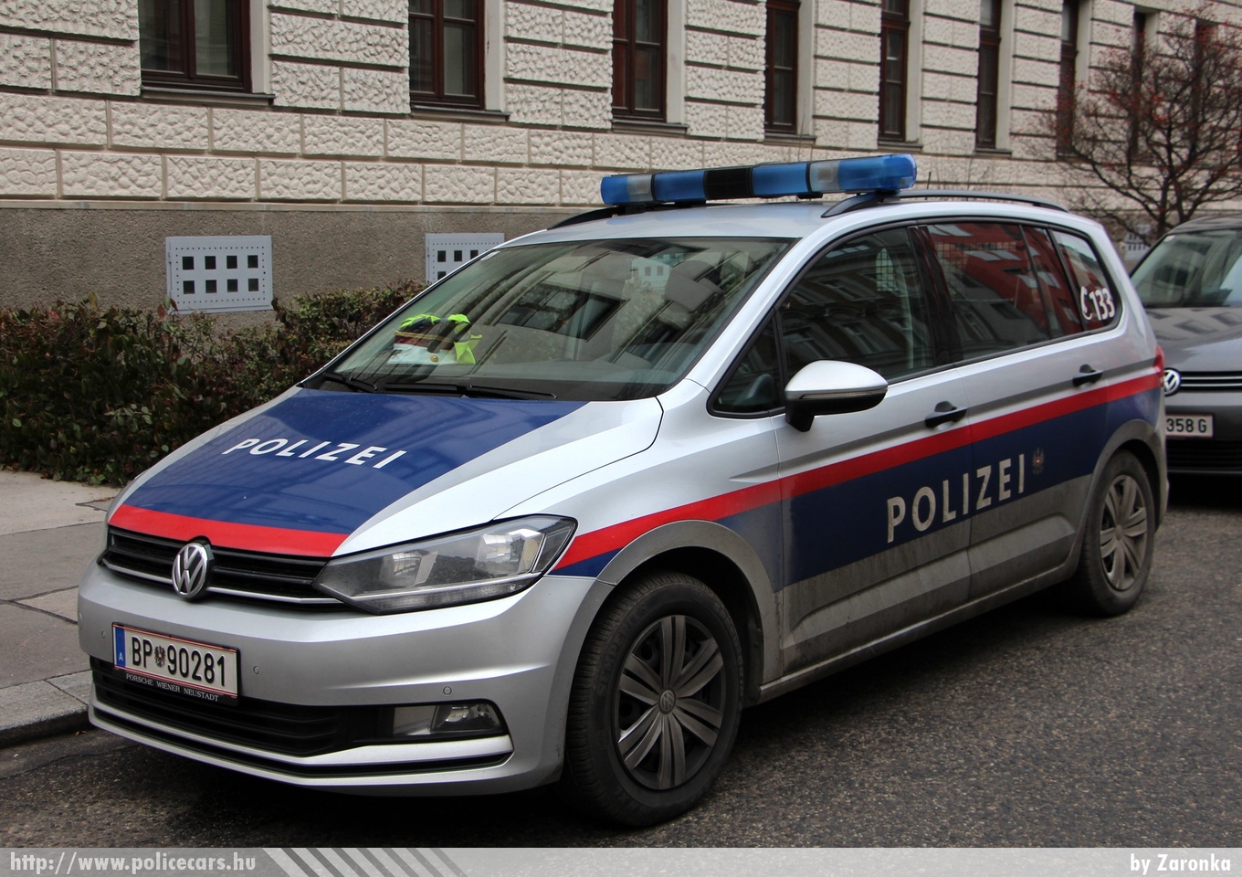Volkswagen Touran, fotó: Zaronka
Keywords: osztrák Ausztria rendőr rendőrautó rendőrség police policecar Austria austrian