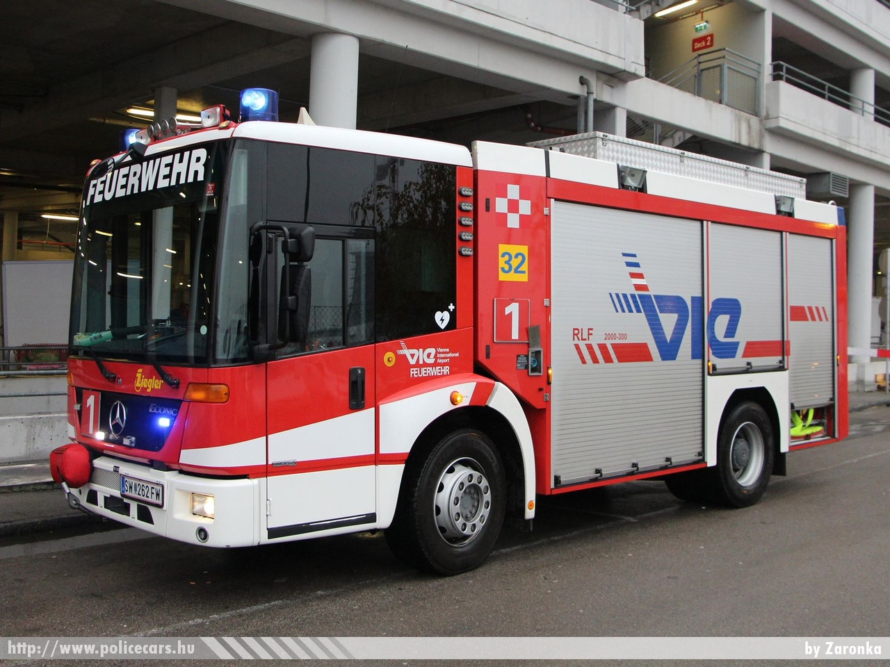 Mercedes-Benz Econic Ziegler, Vienna International Airport, fotó: Zaronka 
Keywords: Ausztria osztrák tûzoltó tûzoltóautó tûzoltóság Bécs