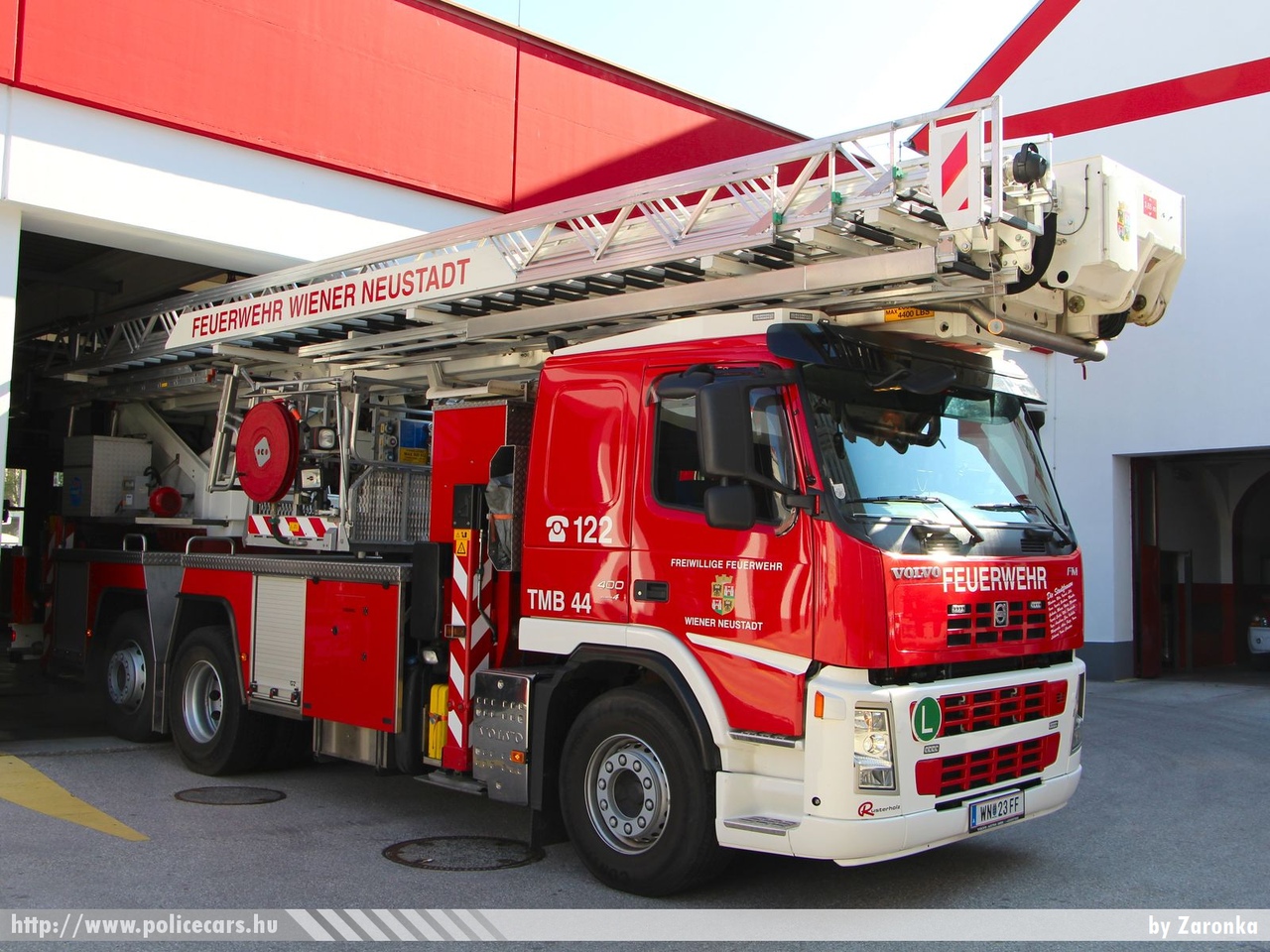 Volvo FM400, Wiener Neustadt, fotó: Zaronka 
Keywords: Ausztria osztrák tûzoltó tûzoltóautó tûzoltóság 
