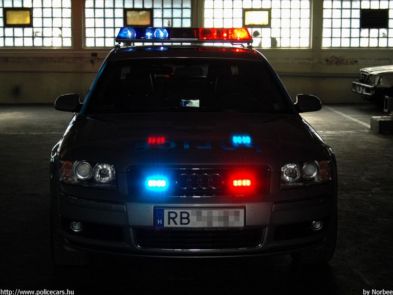 Audi A8, fotó: Norbee
Keywords: rendőrautó rendőrség rendőr magyar Magyarország police policecar Hungary hungarian
