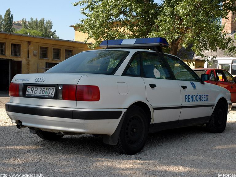 Audi 80, fotó: Norbee
Keywords: rendőrautó rendőrség rendőr magyar Magyarország RB36-02 police policecar Hungary hungarian