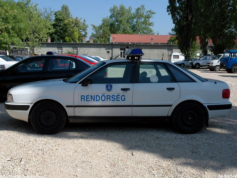 Audi 80, fotó: Norbee
Keywords: rendőrautó rendőrség rendőr magyar Magyarország RB36-02 police policecar Hungary hungarian