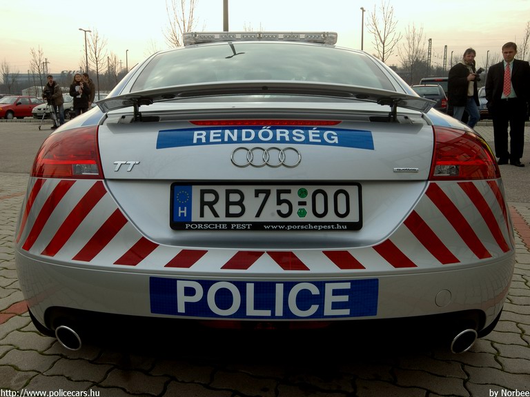 Audi TT, fotó: Norbee
Keywords: rendőrautó rendőrség rendőr magyar Magyarország RB75-00 police policecar Hungary hungarian