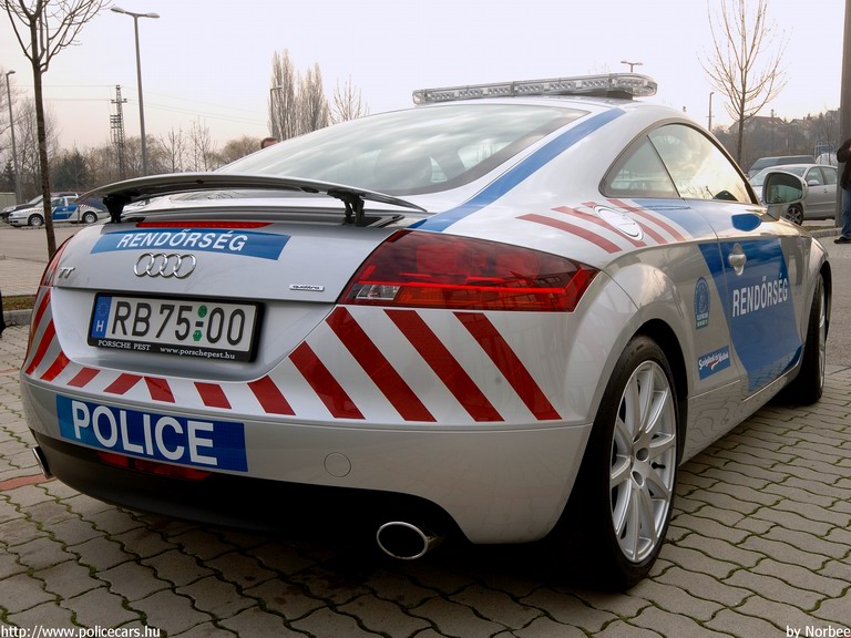 Audi TT, fotó: Norbee
Keywords: rendőrautó rendőrség rendőr magyar Magyarország RB75-00 police policecar Hungary hungarian