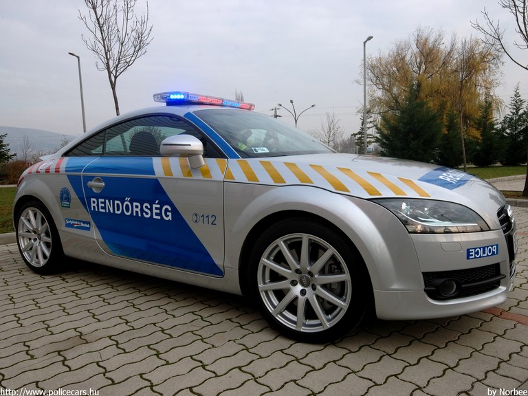 Audi TT, fotó: Norbee
Keywords: rendőrautó rendőrség rendőr magyar Magyarország RB75-00 police policecar Hungary hungarian