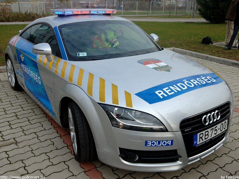 Audi TT, fotó: Norbee
Keywords: rendőrautó rendőrség rendőr magyar Magyarország RB75-00 police policecar Hungary hungarian