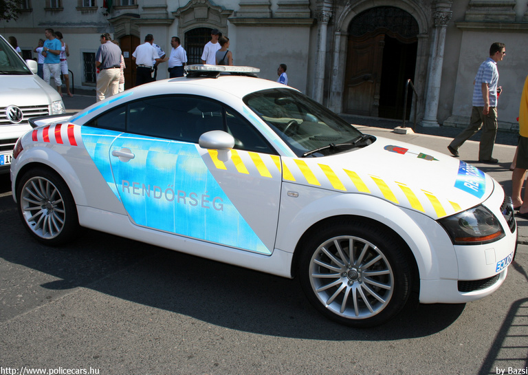 Audi TT, fotó: Bazsi
Keywords: rendőrautó rendőrség rendőr magyar Magyarország RB40-46 police policecar Hungary hungarian
