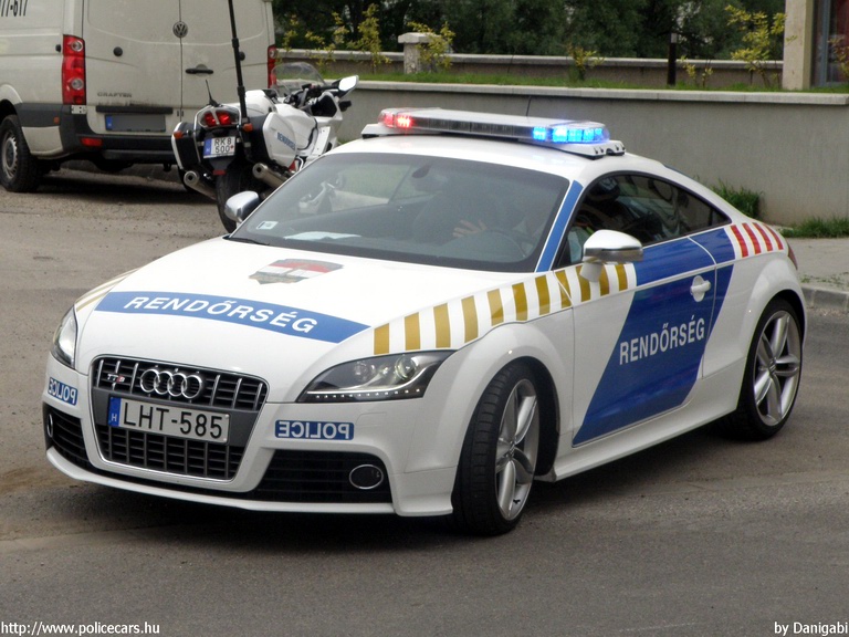 Audi TTs, fotó: Danigabi
Keywords: rendőr rendőrautó rendőrség magyar Magyarország LHT-585 police policecar Hungary hungarian