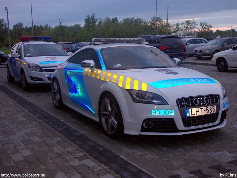 Audi TTS, fotó: PChris
Keywords: rendőr rendőrautó rendőrség magyar Magyarország LHT-585 police policecar Hungary hungarian