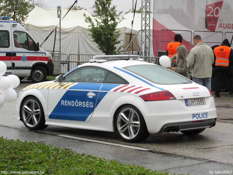 Audi TTS, fotó: balzolt007
Keywords: rendőr rendőrautó rendőrség magyar Magyarország LHT-585 police policecar Hungary hungarian